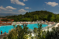 With the beautiful view the bathing fun is much more fun.